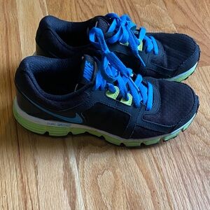 Nike Kids Black and Blue Sneakers with Green Accents